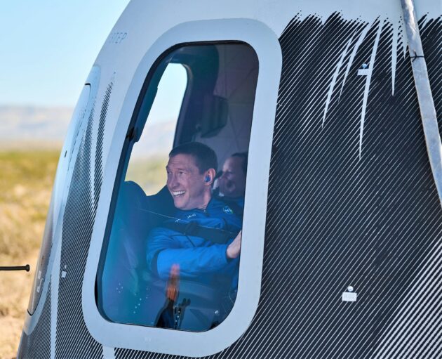Glen de Vries in Blue Origin capsule